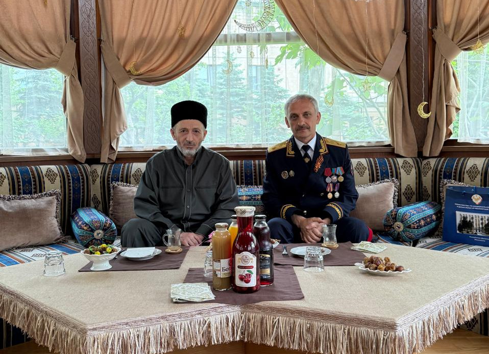 Энрик Муслимов поздравил Муфтия Республики Дагестан, шейха Ахмада Афанди, с наступающим 9 мая — Днем Победы!